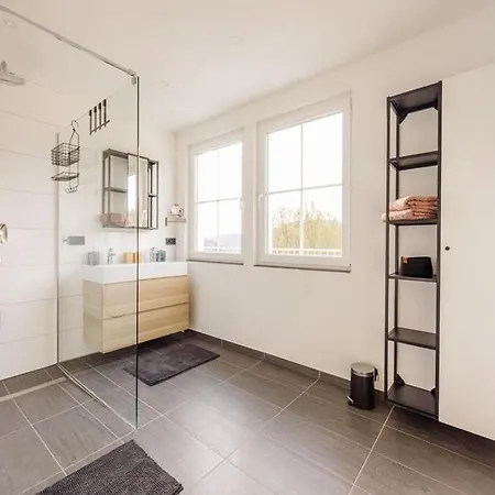 Bienenhaus * مونشاو