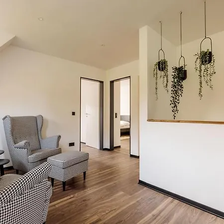 Bienenhaus * مونشاو